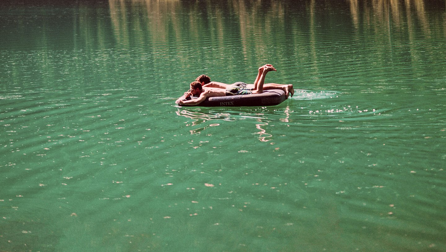 Schwimmen in den Ferien auf dem Bauernhof Tannheimer Tal Schwimmen in den Ferien auf dem Bauernhof Tannheimer Tal